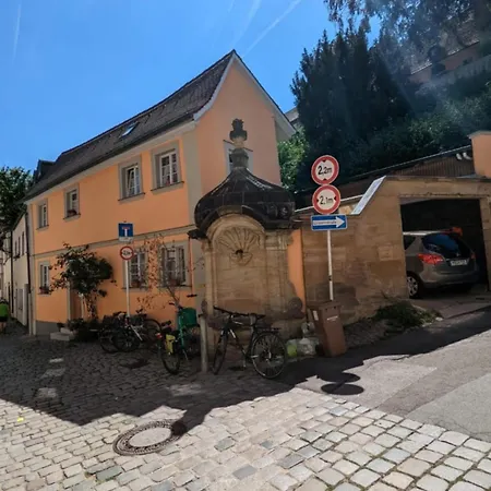 Altstadtwohnung Mit Schoener Terrasse 아파트